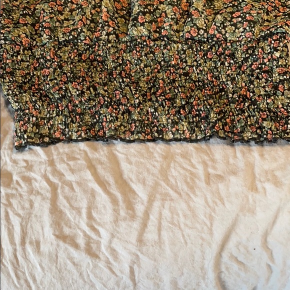 Floral pattern tank with ruffle detail! - Picture 3 of 4